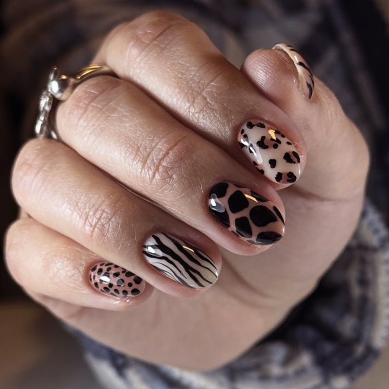 Cool and hot autumn and winter leopard print short almonds press-on nails